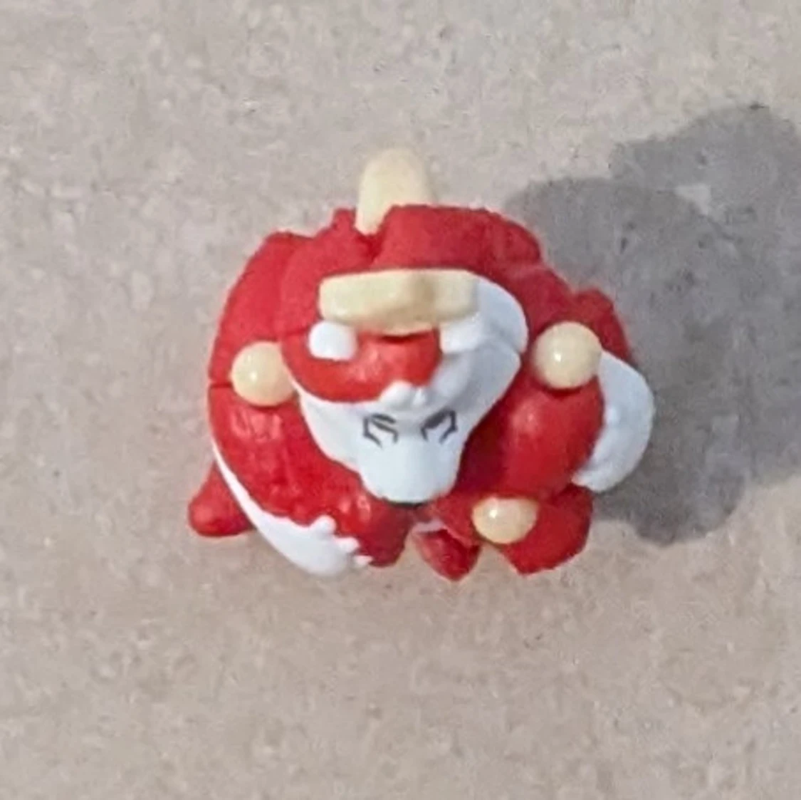 Björn av plast som är ihop byggd - 4