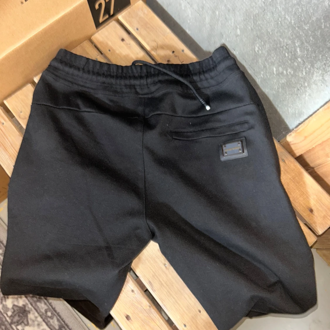 Svarta byxor - 2