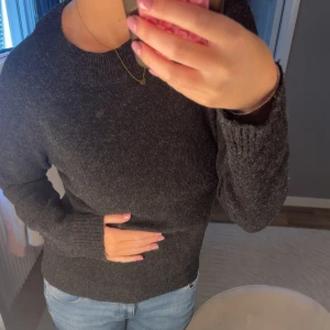 Stickad tröja  - Svart/Grå tröja, fint skick💕