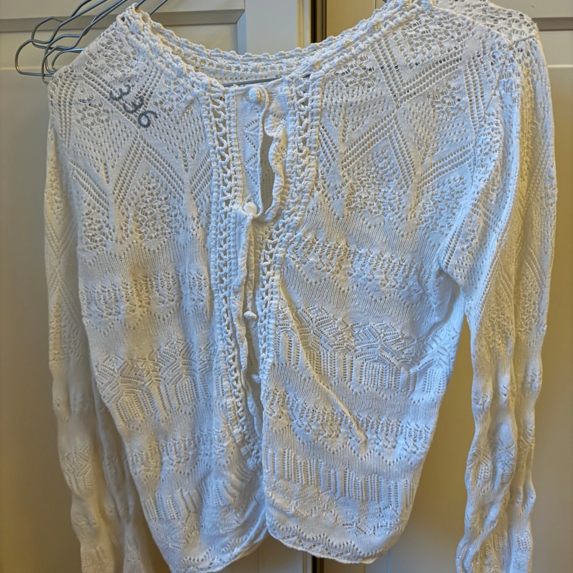 Vit spetskofta/tröja från Odd Molly - 1