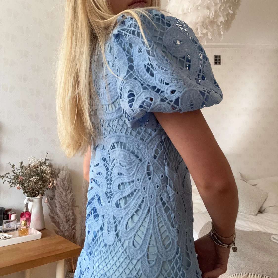Ljusblå spetsklänning - 3