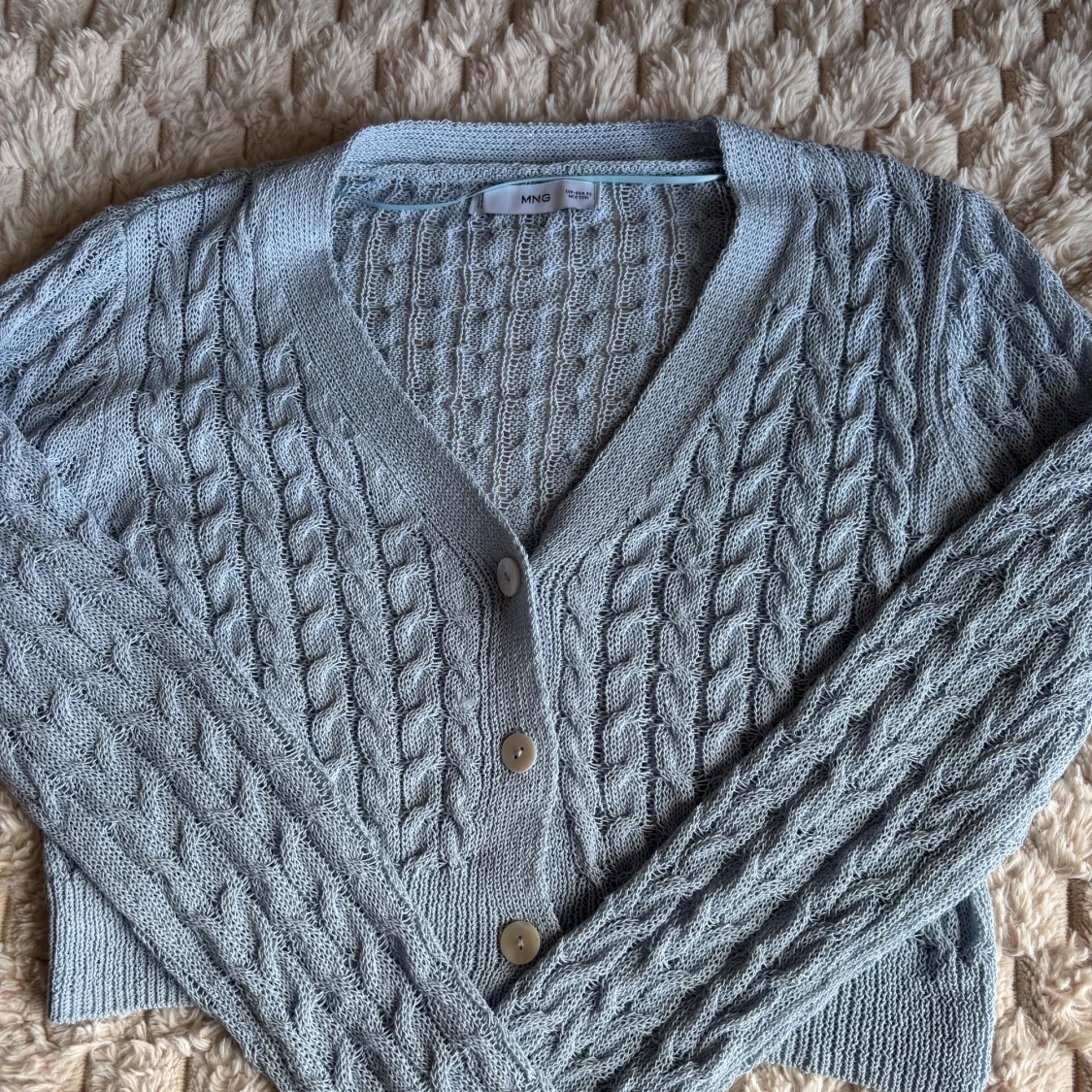 Ljusblå kabelstickad kofta från Mango - 2