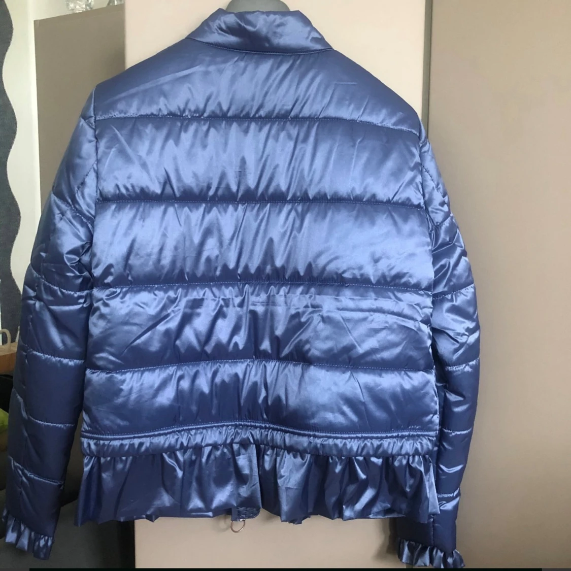 Blå quiltad pufferjacka från Cream - 4