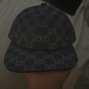 Gucci keps blå  - En helt ny Gucci keps med tagg kvar storlek m keps blå 