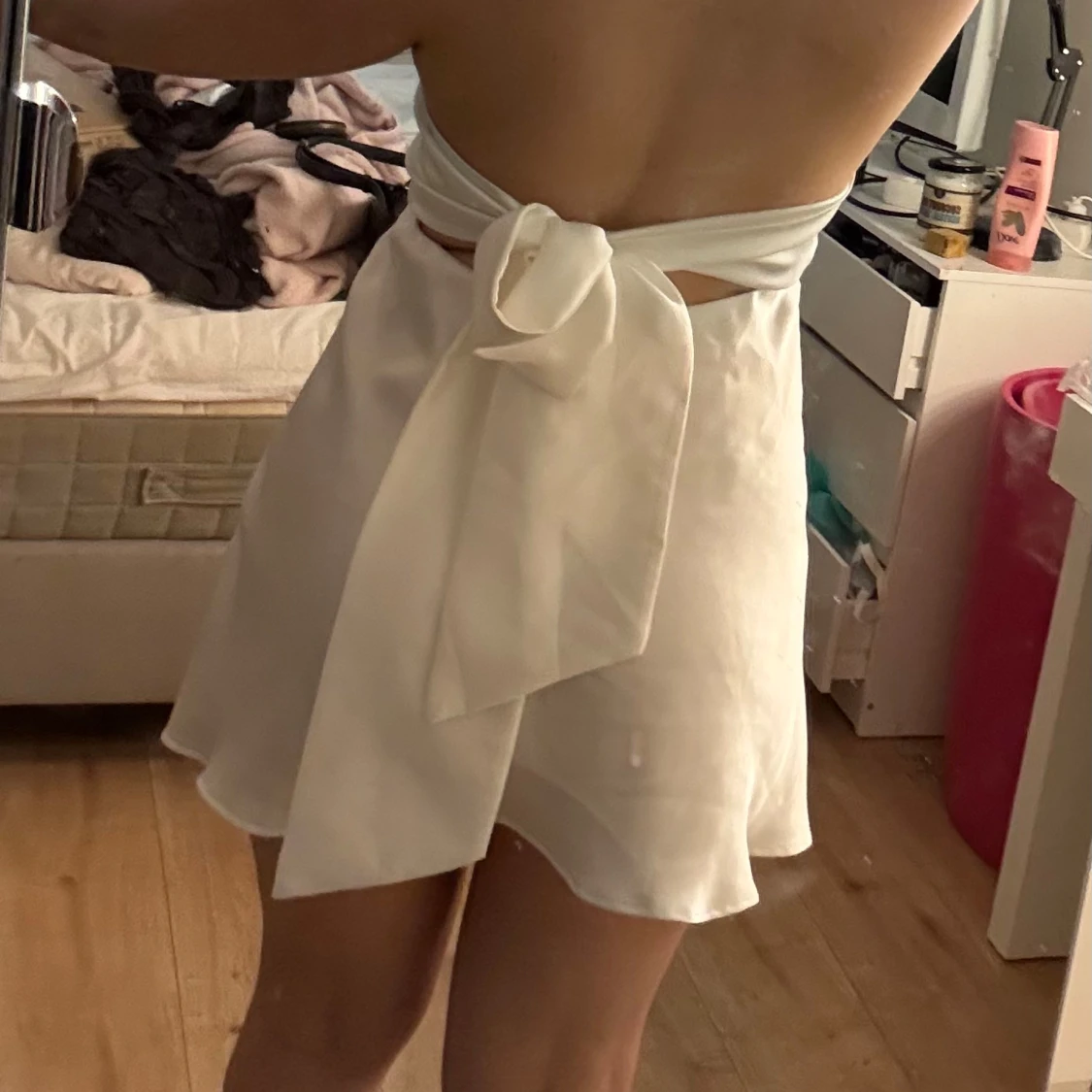 Vit MINI dress  med rosett - 1