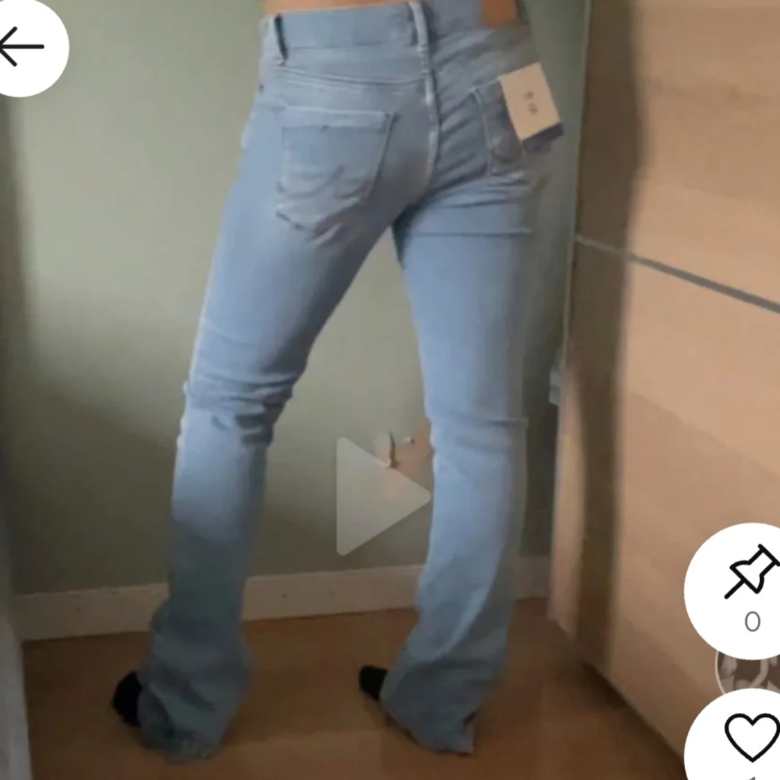 Ljusblå bootcut jeans med tag kvar - 2