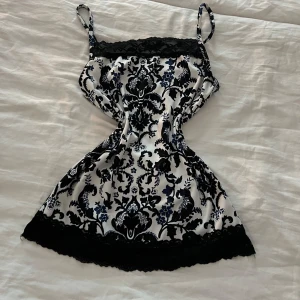 Spets linne - Vackert linne med spets🖤