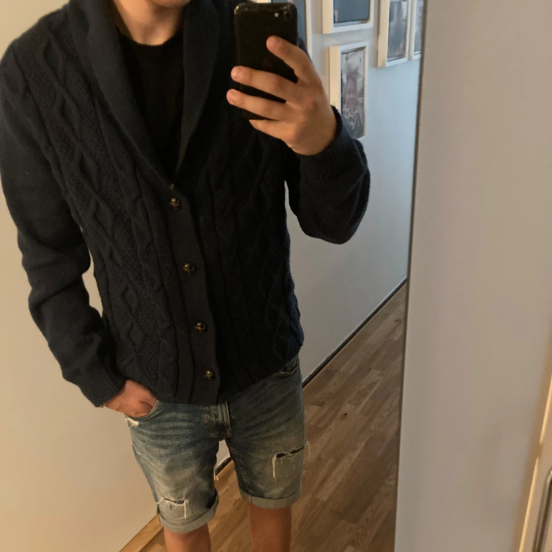 Mörkblå stickad kofta med knappar - 1