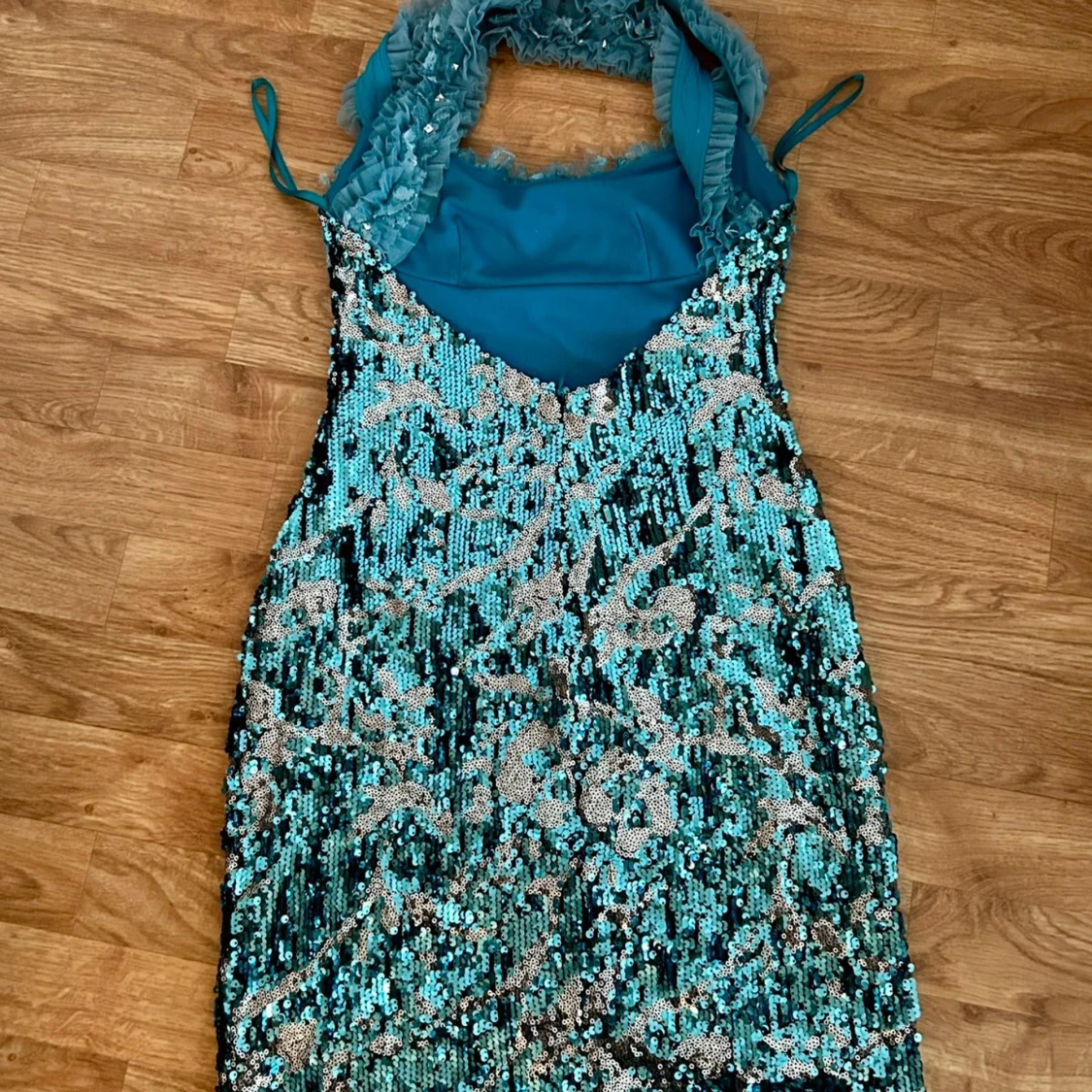 Turkos paljettklänning från Invito - 1