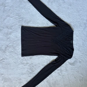 Gina Tricot spets tröja - Använd 1 gång, fint skick 