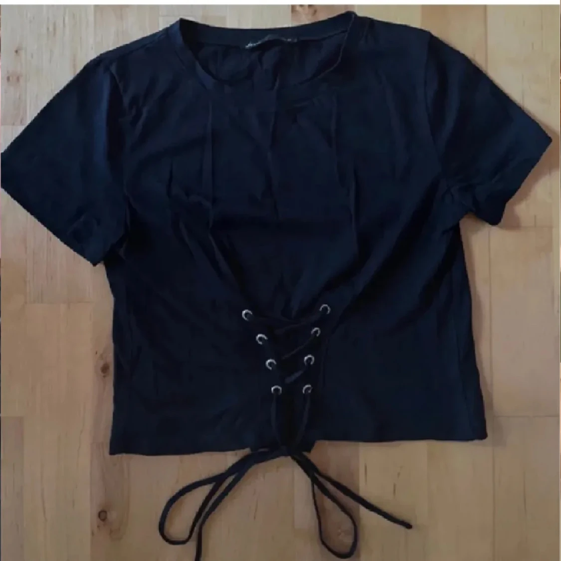 Svart  topp med snörning - 1