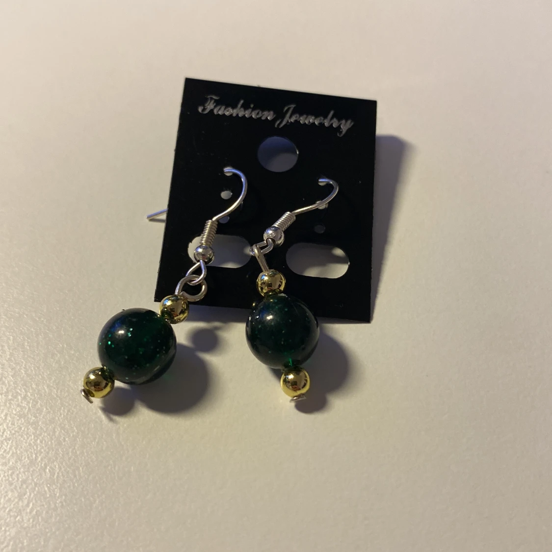 Handgjorda Gröna örhängen med gulddetaljer *Endast 1 Kvar*