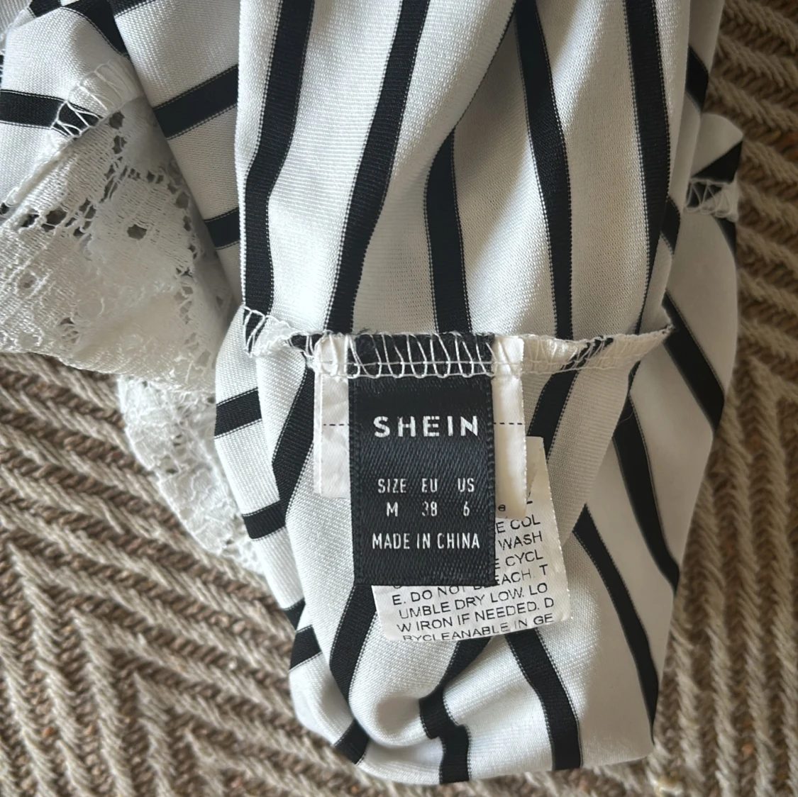 Randig linnetopp med spets från SHEIN - 2