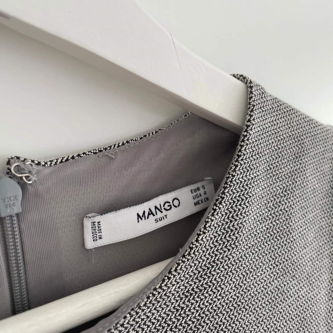 Grå klänning från Mango Suits - 2
