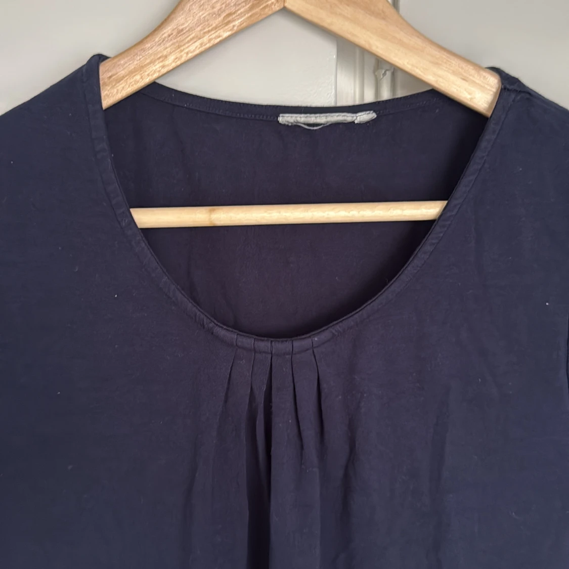 Mörkblå kortärmad blus i bomull - 2