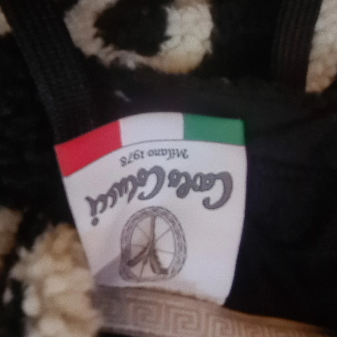 Svart hoodie Carlo Colucci med logga - 3