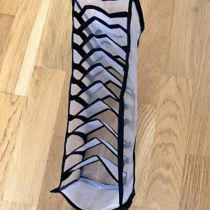 Vit och svart organiseringslåda - One size, andvänd men ser ut som ny.