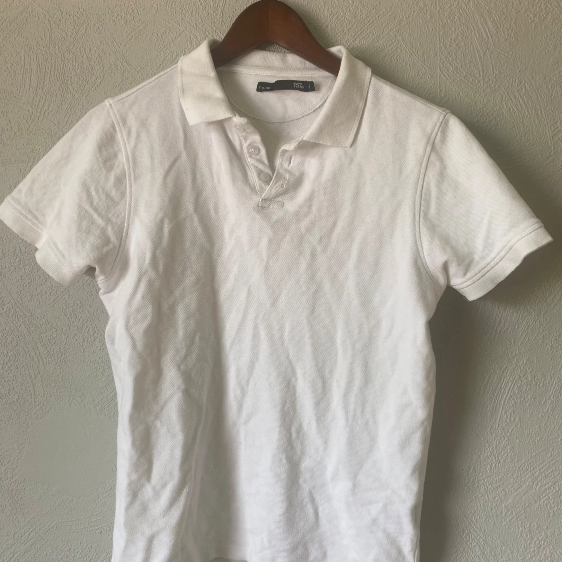 Vit pikétröja från 157, storlek S