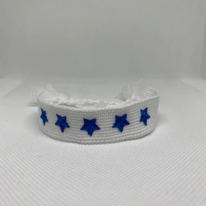 Flätat armband -  Skikt snyggt hemma gjort armband. Där av priset. Storleken är anpassningsbar och passar alla. Det är bara att höra av sig om några funderingar😊!