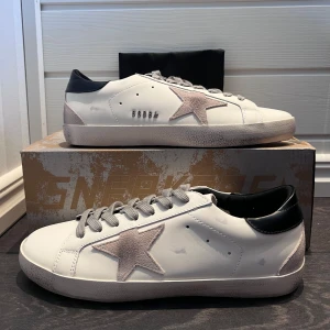Golden goose skor  - Helt nya golden goose skor, box och dustbag medföljer! Skriv vid frågor och funderingar, först till kvarn. Mvh Elliot 😊