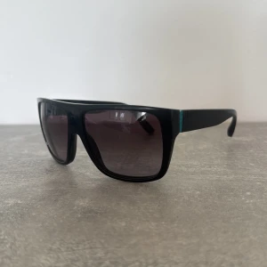  Marc by Marc Jacobs solglasögon - Toppen skick bara lite lösa bågar vilket man kan spänna.  