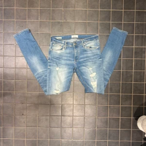 Jack and Jones jeans  - Säljer de här jeansen från Jack and Jones i storlek W31 L34 i modellen skinny fit/liam