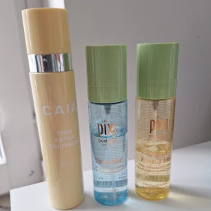 Face mist från CAIA och Pixi - Tre face mists: CAIA That Extra Calmness i beige flaska med silverdetalj, Pixi Clarity Mist i blå transparent flaska och Pixi Vitamin Wakeup Mist i gul transparent flaska. Perfekta för att fräscha upp huden snabbt under dagen. Använda ni ser mängd kvar. CAIA vet jag ej. Tror några ml. 