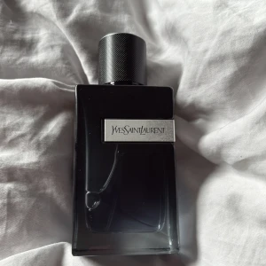 Säljer sampels av Ysl Y EDP - - [ ] 1 ml = 59 kr - [ ] 3 ml = 79 kr - [ ] 5 ml= 99 kr - [ ] 10 ml= 119 kr Priset är ej diskuterbart, man köper inte på den här annonsen!!!