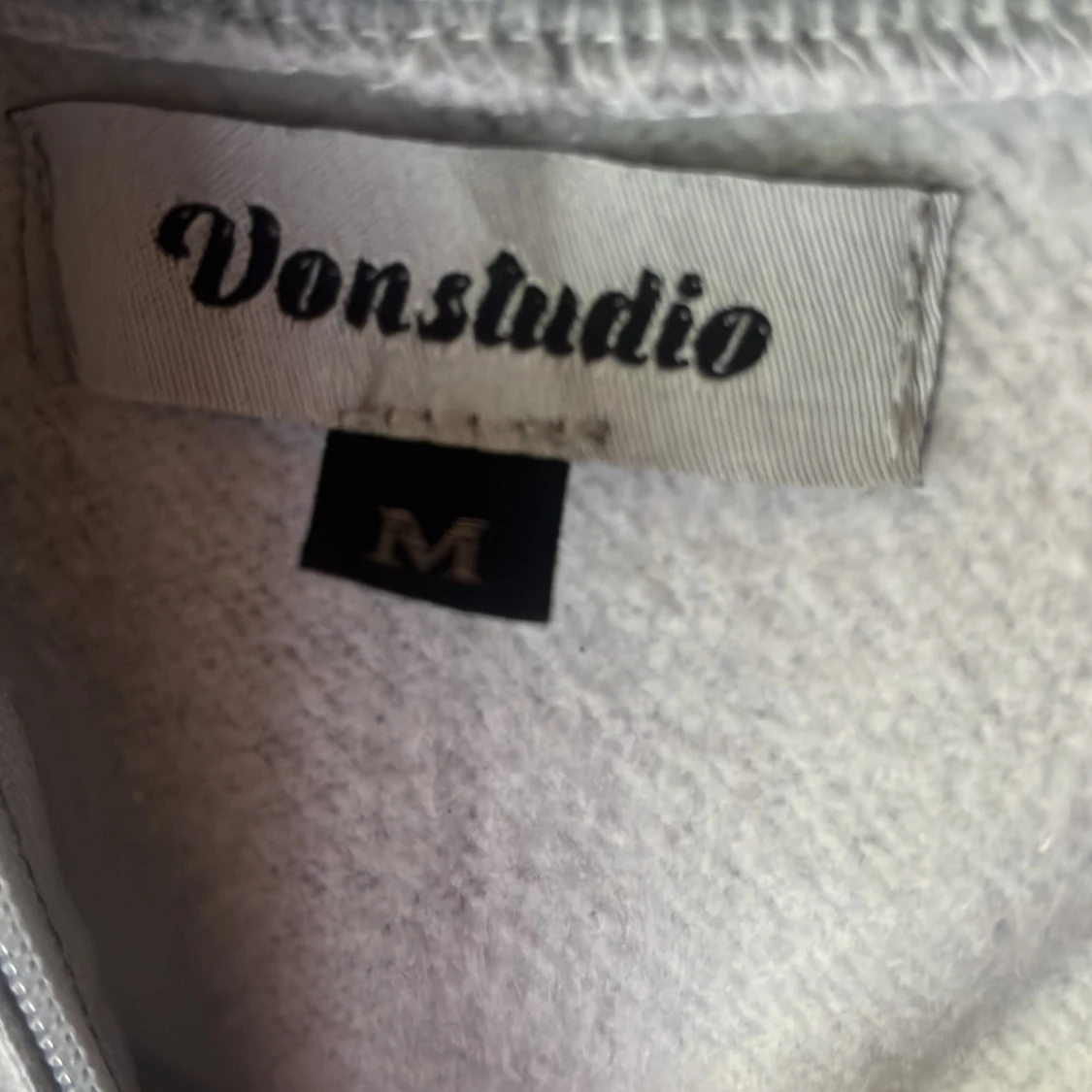 Grå hoodie med ängeltryck Vonstudio - 2