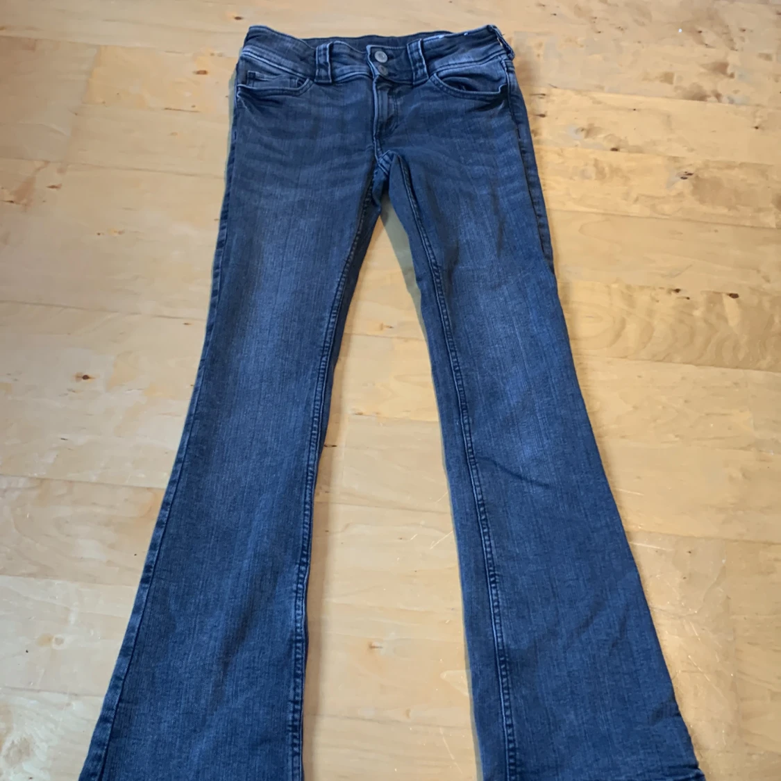 Blå bootcut jeans från H&M, stl 152