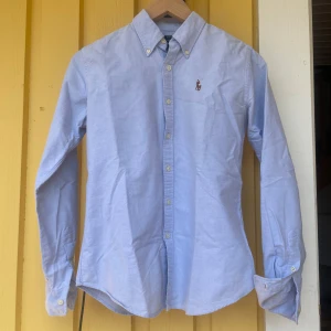 Ralph Lauren skjorta  - Ralph Lauren skjorta | Skick 8/10| Storlek S| Hör av dig vid minsta fundering| Fraktas via PostNord eller Instabox