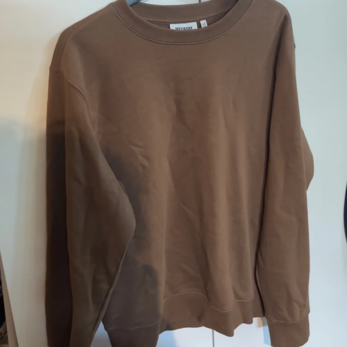 Brun sweatshirt från Weekday
