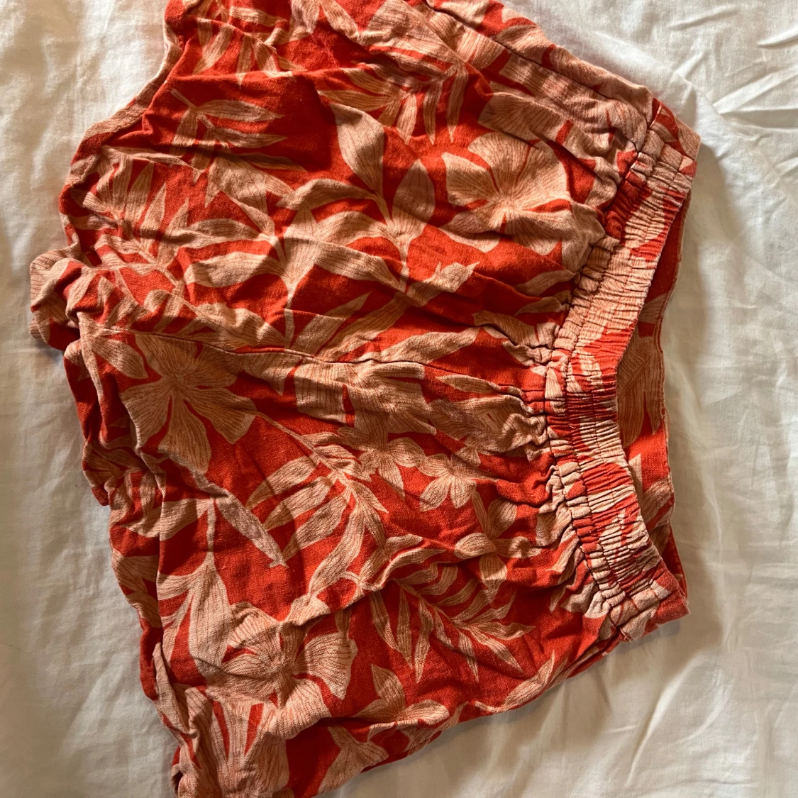 Röda blommiga shorts från Zara - 1