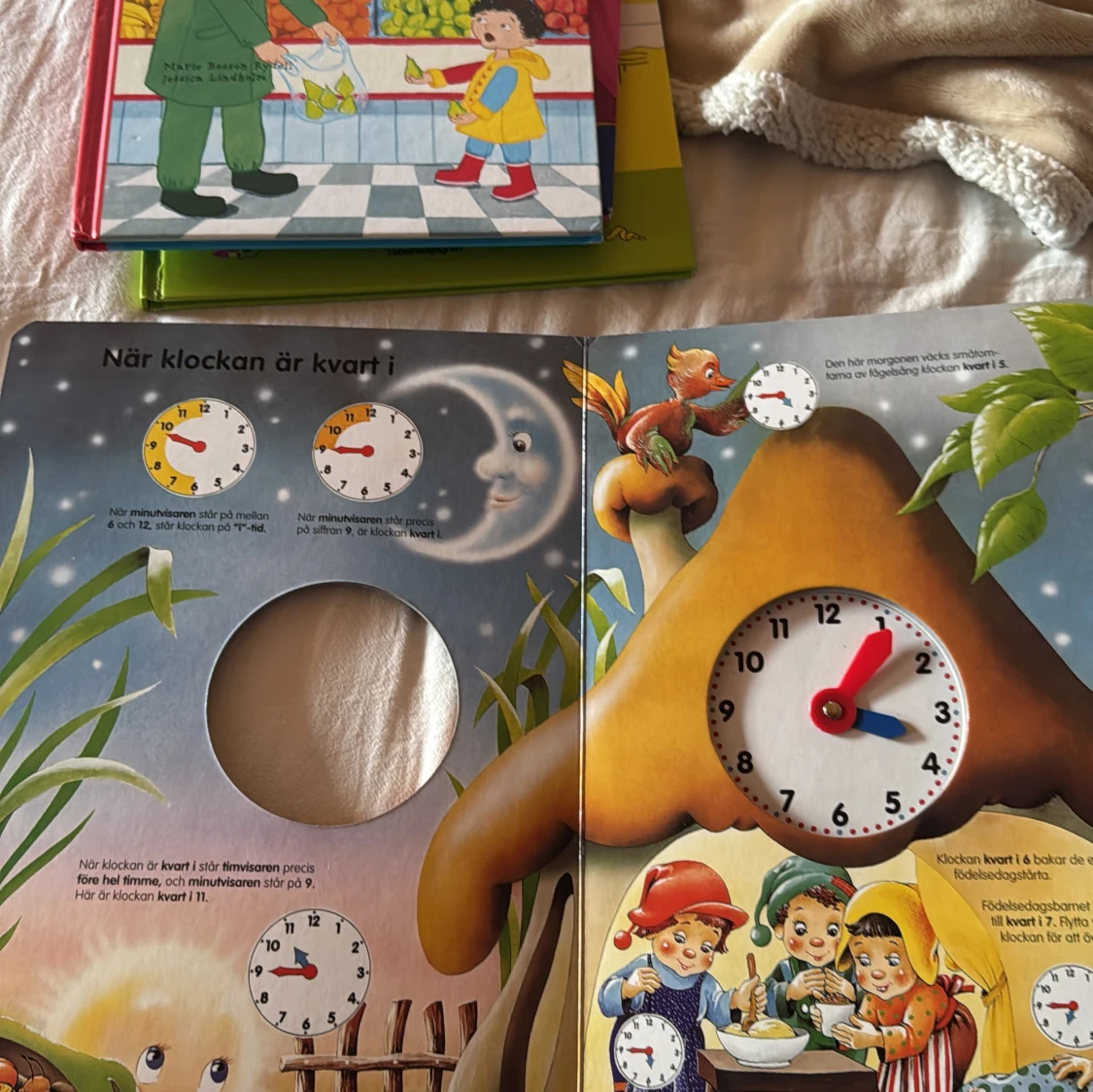 Lär dig klockan med småtomtarna - 3