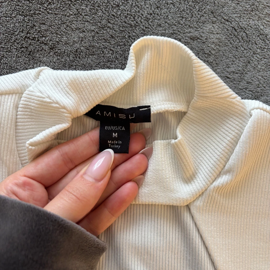 Vit ribbad ärmlös topp från Amisu - 2