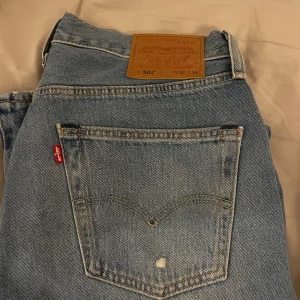 Levi's 501 mörkblå jeans W32 L34 - Klassiska Levi's 501 jeans , inga håll eller annat som nya 