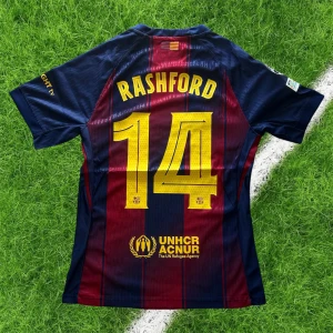 Rashford FC Barcelona 25/26 - Rashford FC Barcelona 25/26 ⚡️  🔹 Storlek: M 🔹 Skick: 10/10 Helt ny med tags kvar 🔹 Player version  💬Skriv vid frågor eller funderingar 