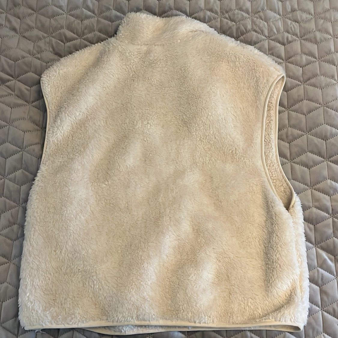 Vit fleeceväst med halv dragkedja - 1