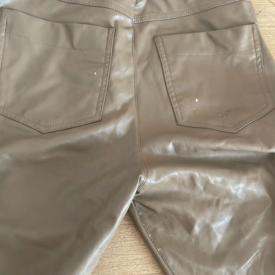 Beige skinnbyxor med dragkedja - 2