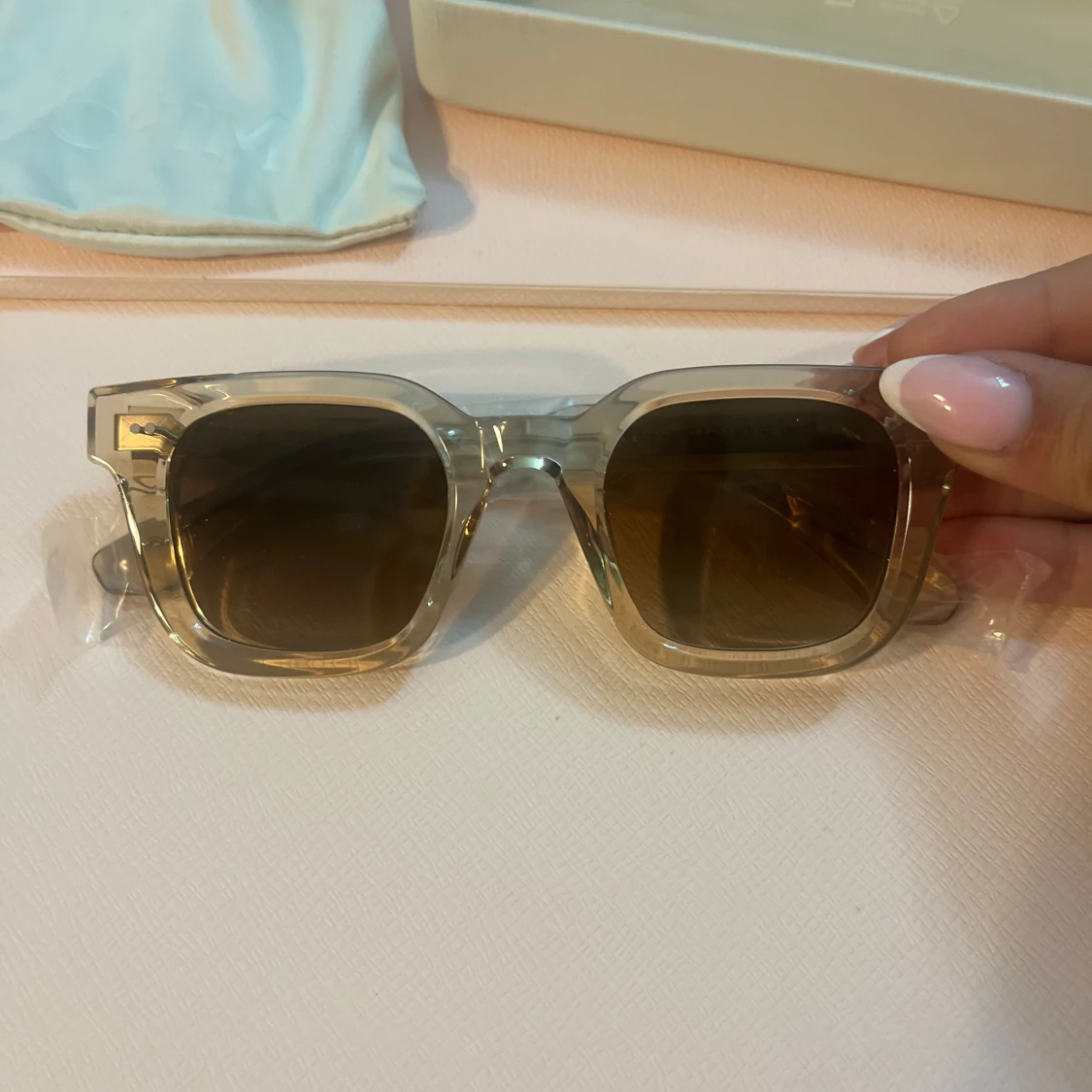 04 CHIMI solglasögon i färgen Ecru - 1