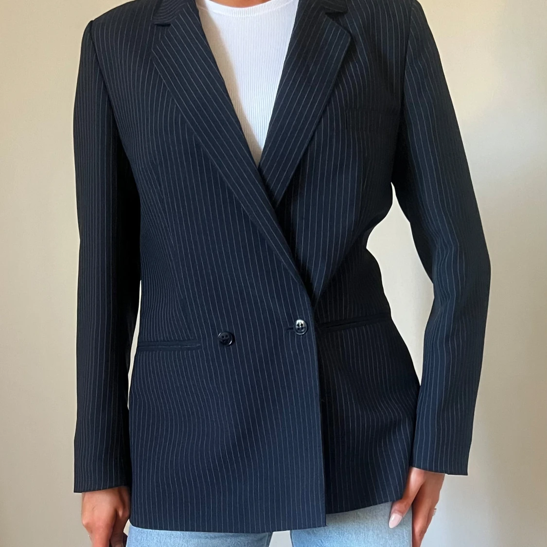 Mörkblå randig kavaj med knappar - 1