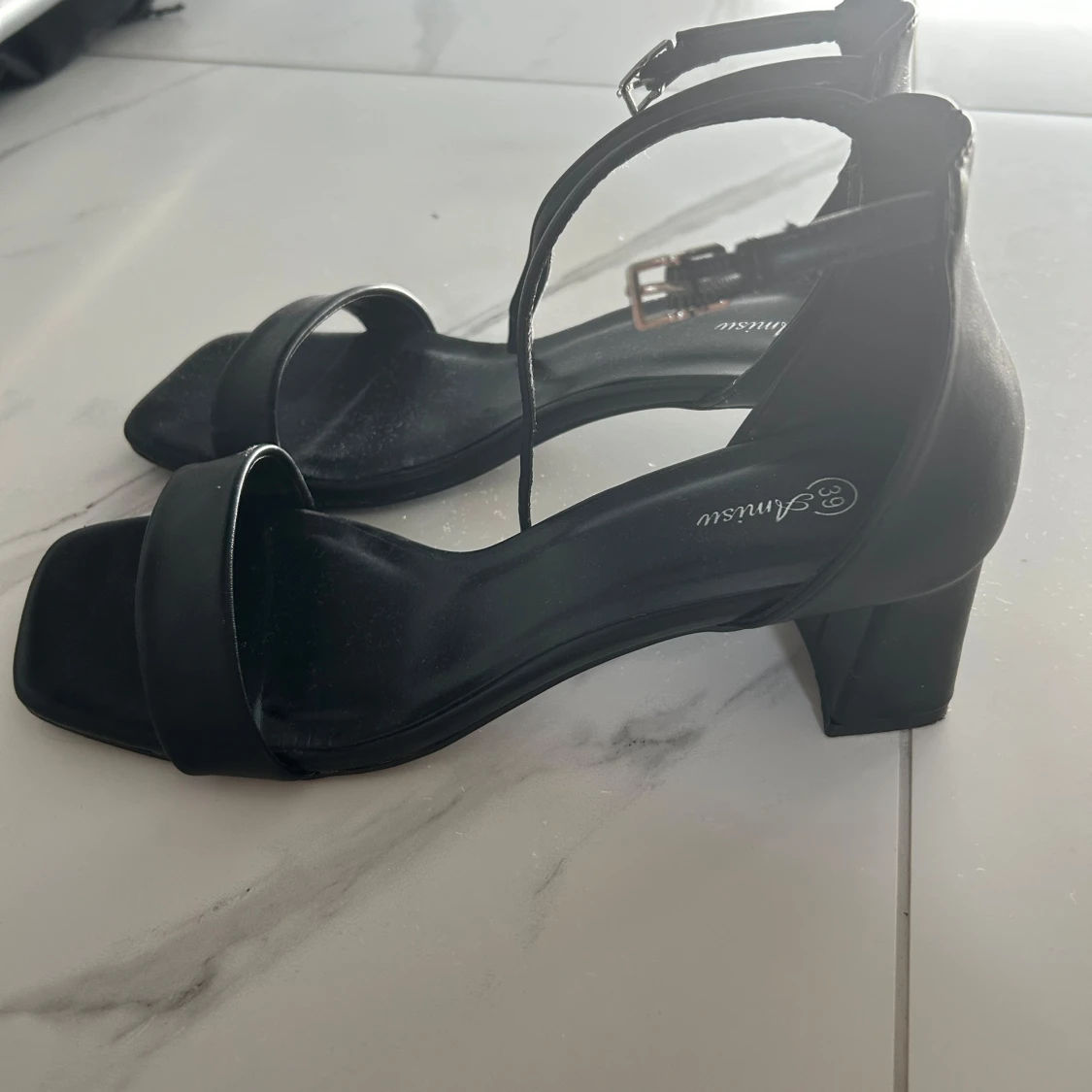 Svarta klackar från Amisu - 1