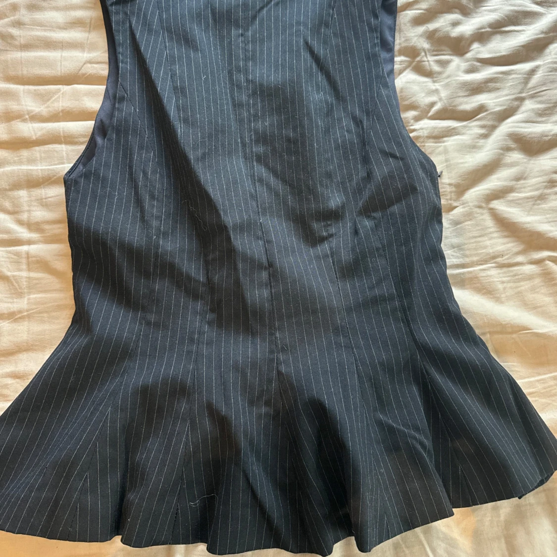 Blå topp med smala ränder från Zara - 1