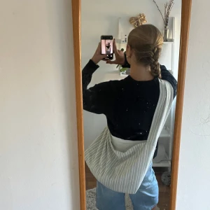 Randig cross body bag - Egensydd cross body bag som passar perfekt till både stranden och skolan😃