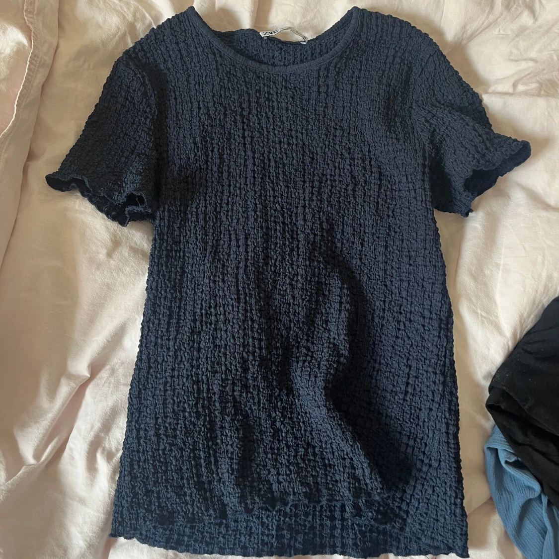 Mörkblå ribbad t-shirt