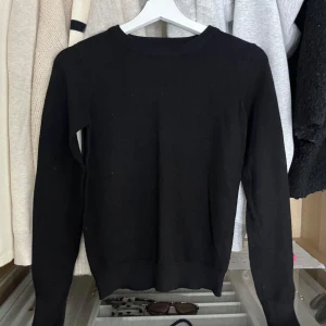 Svart stickad tröja - Storlek Xs💗