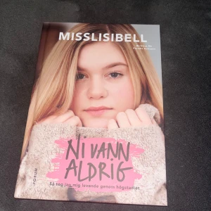 Ni vann aldrig - Misslisibell - Misslisibells bok Ni vann aldrig som handlar om hennes egna liv och erfarenheter. Läst en gång. Finns en liten defekt på en av sidorna, vilket syns på sista bilden, annars är den i toppenskick! 💗