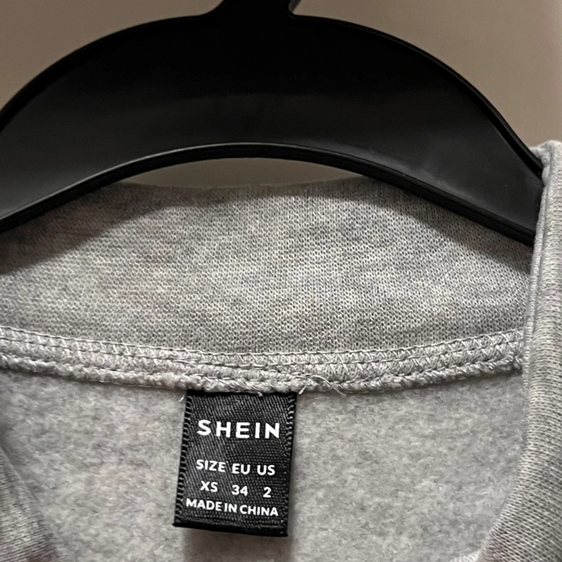 Grå sweatshirt med half zip från SHEIN - 1