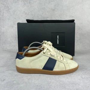 Saint Laurent SL/06 sneaker - – Condition: 8/10  – What is included: Only the sneakers  – Retail price: 7000 + SEK