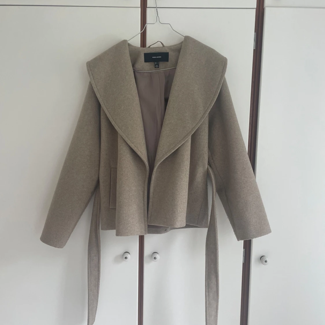 Beige omlottjacka från Vero Moda - 1